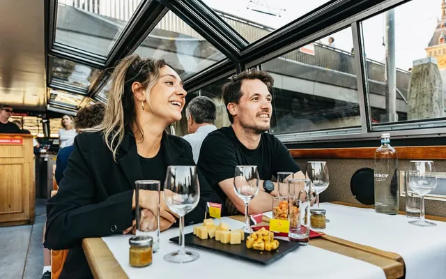 Gemütliche Käse- & Wein-Grachtenfahrt